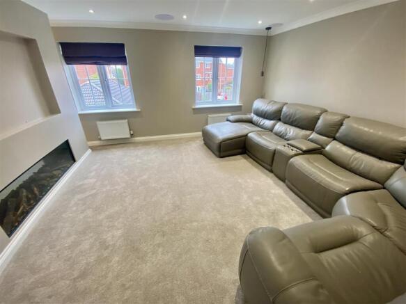LOUNGE 1.jpeg