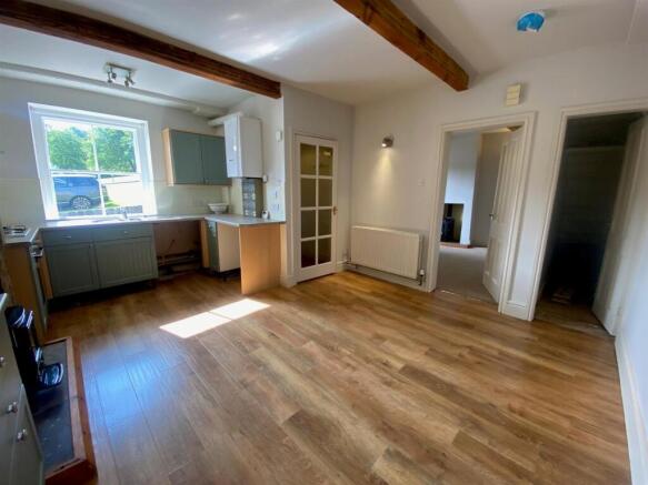 KITCHEN 1.jpg