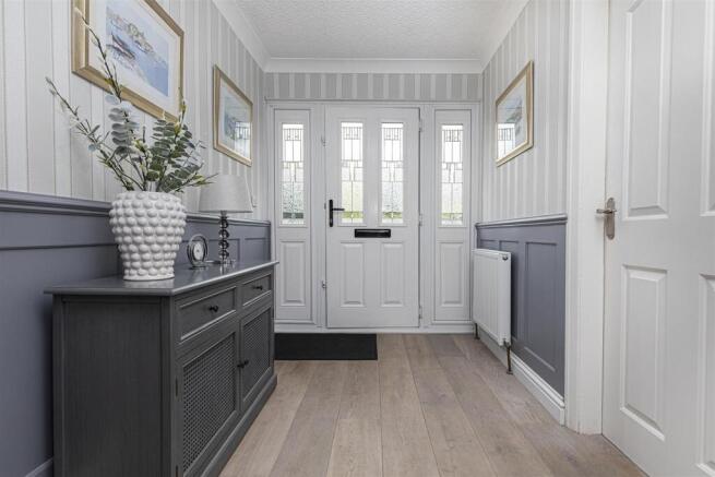 Bramleys Estate Agents - Gernhill Avenue - Fixby (