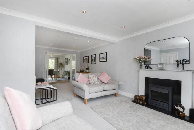 Bramleys Estate Agents - Gernhill Avenue - Fixby (