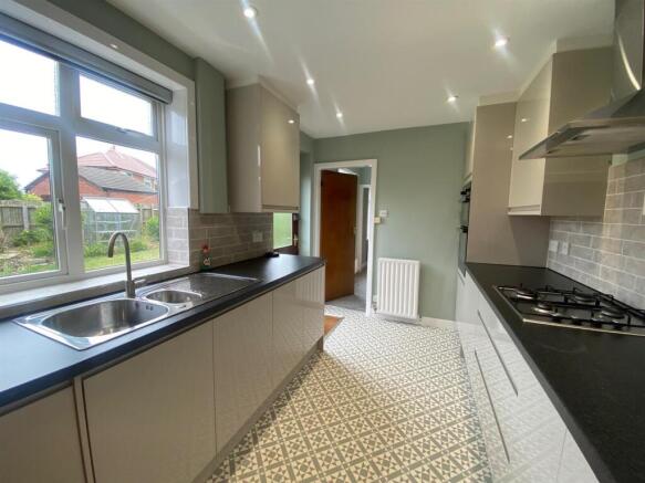 KITCHEN 1.jpg