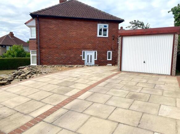 driveway and garage to side.jpg