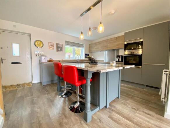 kitchen a.jpg
