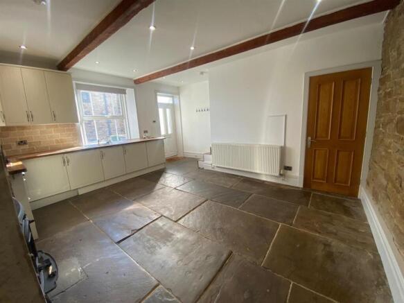 KITCHEN 2.jpg