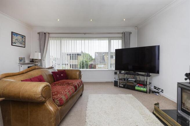 Bramleys Estate Agents - Gleneagles Way - Fixby (2