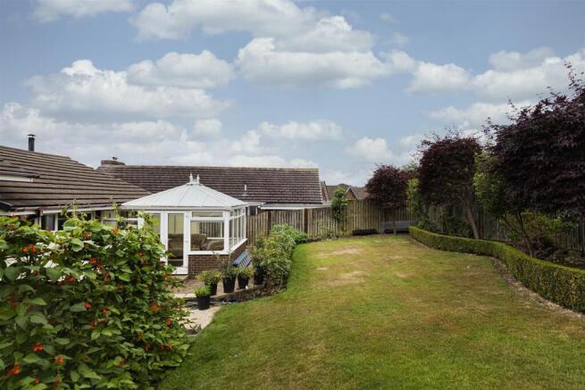 Bramleys Estate Agents - Gleneagles Way - Fixby (4