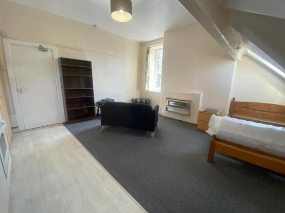 LIVING BEDROOM 1.jpg