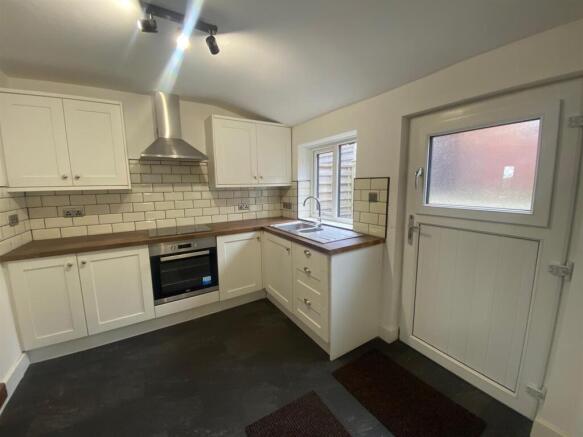 KITCHEN 1.jpg