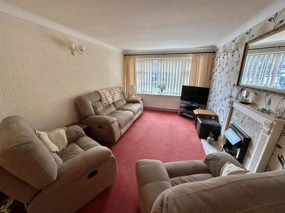 Bramleys Estate Agents - Fernlea Close - Heckmondw