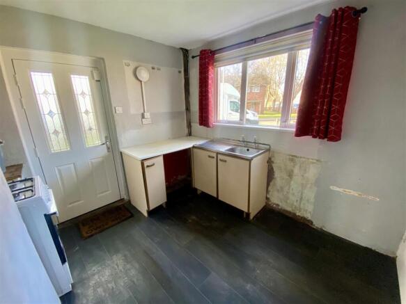 Bramleys Estate Agents - Lee Road - Dewsbury (9).j