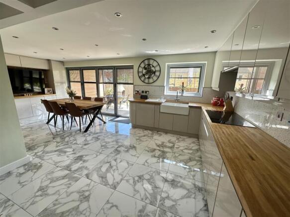 Bramleys Estate Agents - Little Green Lane - Heckm