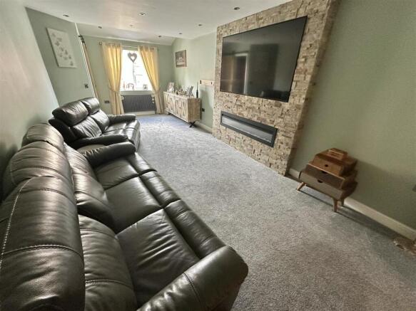 Bramleys Estate Agents - Little Green Lane - Heckm