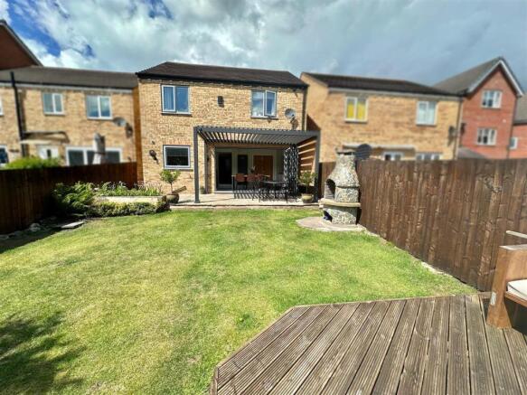 Bramleys Estate Agents - Little Green Lane - Heckm