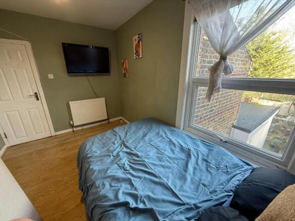 room 5 - 17 Hatfield rd.jpeg