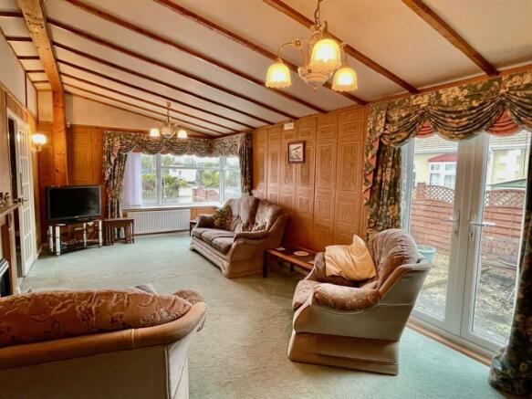 Lounge3.jpg