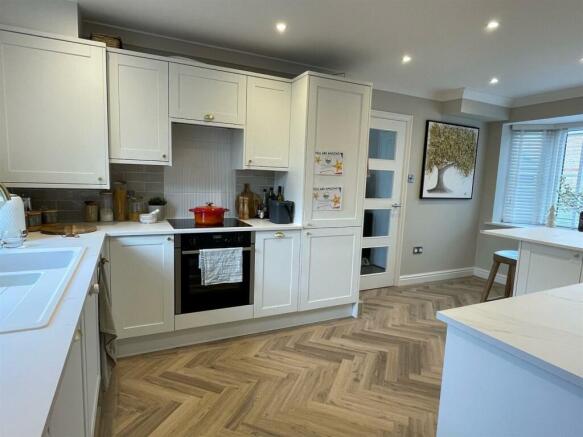 Kitchen,..jpg