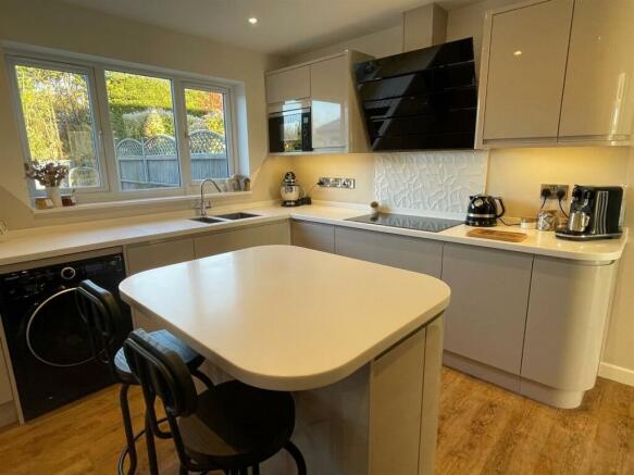 Kitchen.,..jpg