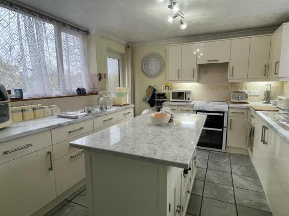 Kitchen...jpg