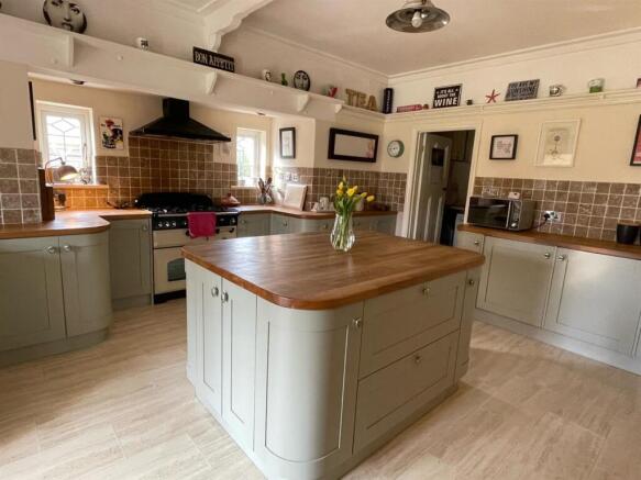 Kitchen..jpg