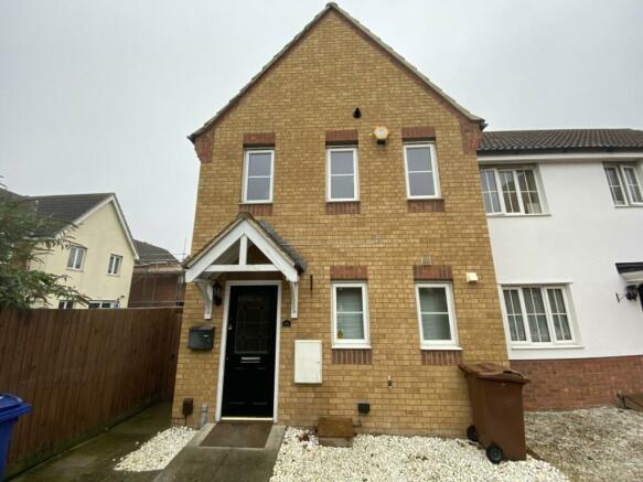Three bedroom house - Chafford Hundred location