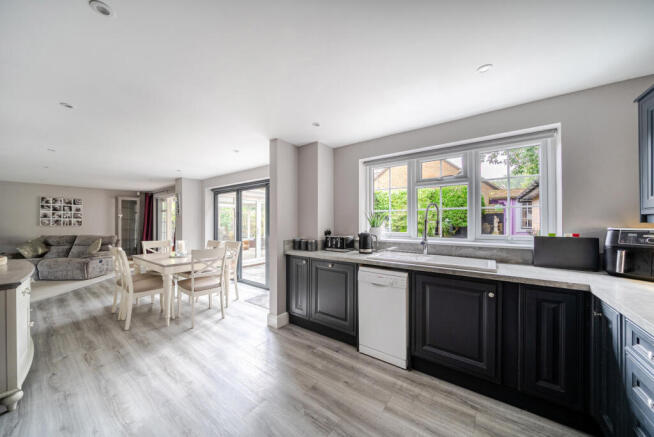 1353467-15-68c1b0...