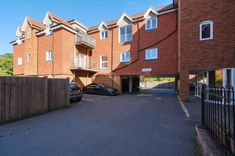 Connaught Road, Brookwood, Woking, GU24