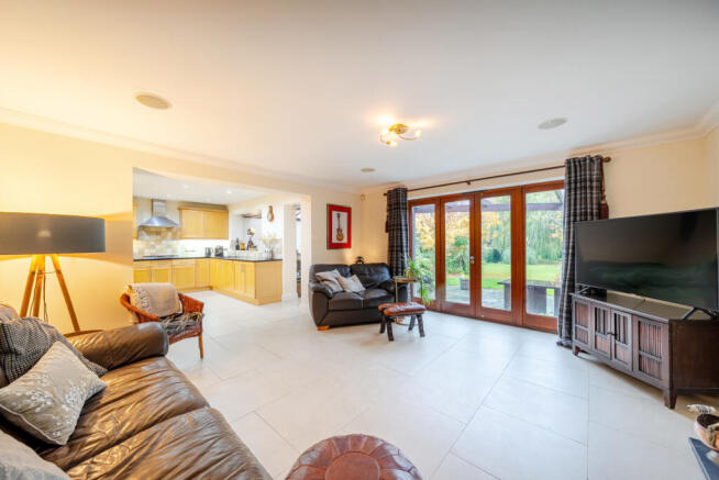 1372612-13-6901f8...