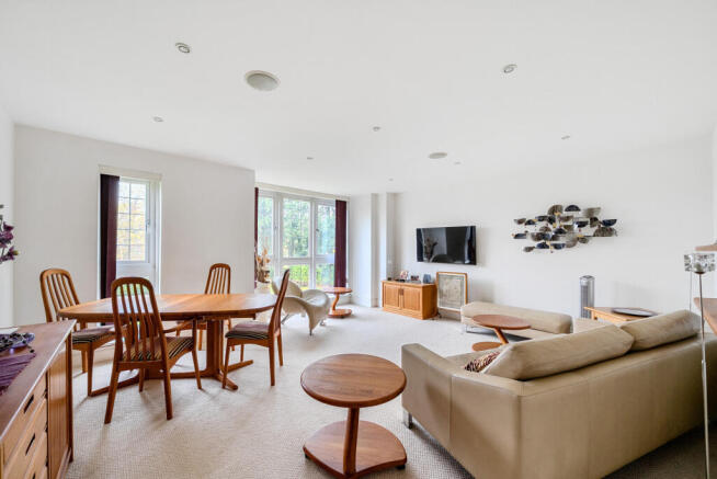 1376839-11-690ddc...