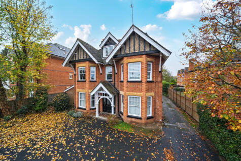 Claremont Avenue, Woking, GU22