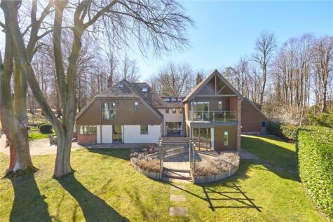 Centre Drive, Newmarket, Cambridgeshire, CB8