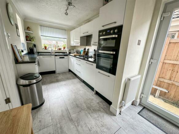 KITCHEN/UTILITY AREA