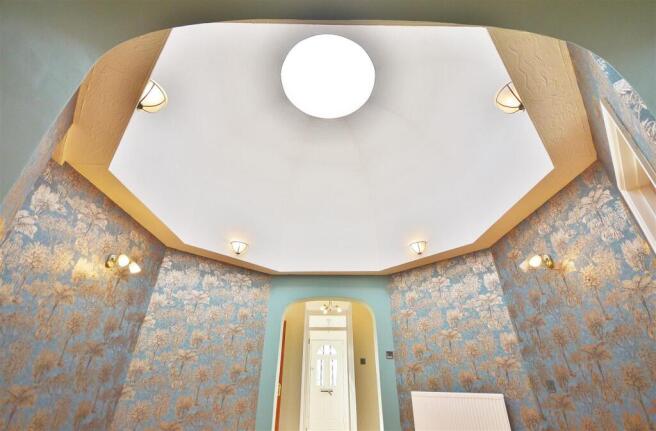 CENTRAL VAULTED RECEPTION HALLWAY