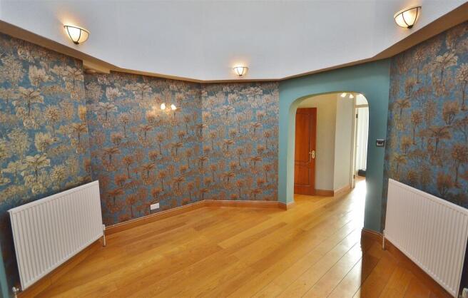 CENTRAL VAULTED RECEPTION HALLWAY