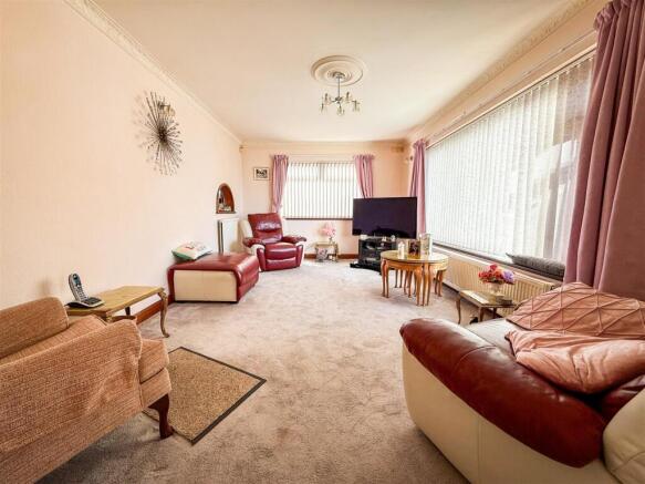 ALTERNATE VIEW OF LOUNGE