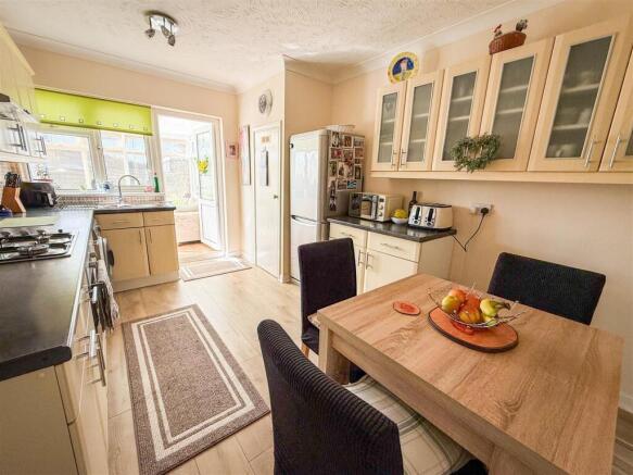 KITCHEN DINER