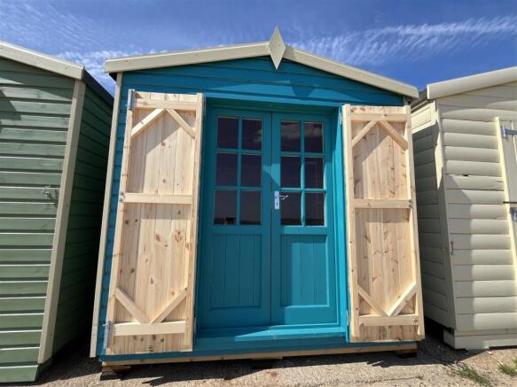 BEACH HUT