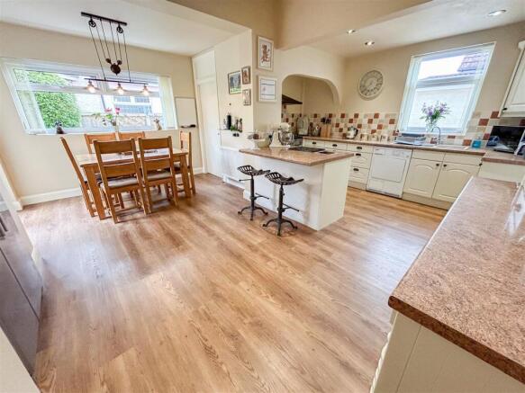 KITCHEN/DINER