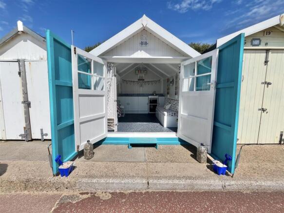 BEACH HUT