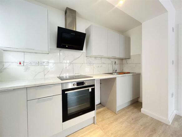 LOUNGE KITCHENETTE