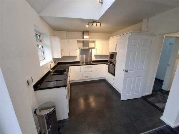 Open Plan Living Room & Kitchen