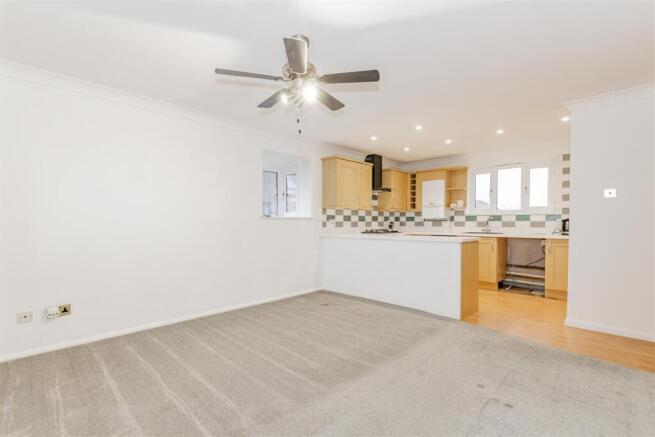 Lounge/Kitchen