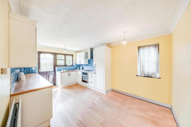 Kitchen 1.jpg