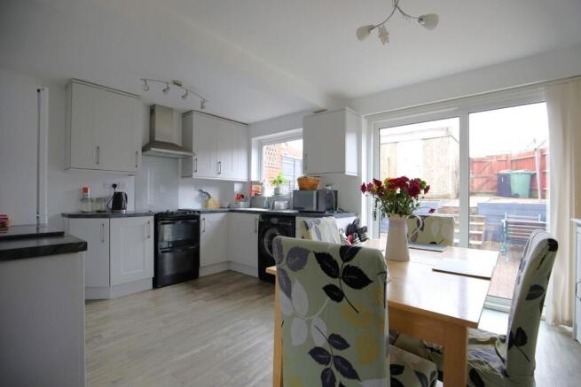 Kitchen/dining 