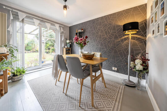 1370151-15-68f66b...