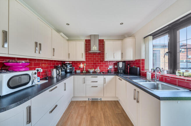 1373322-15-690a00...