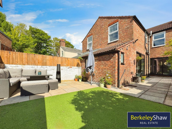 Rear garden (2)