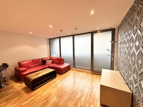 Open Plan Lounge/ Kitchen