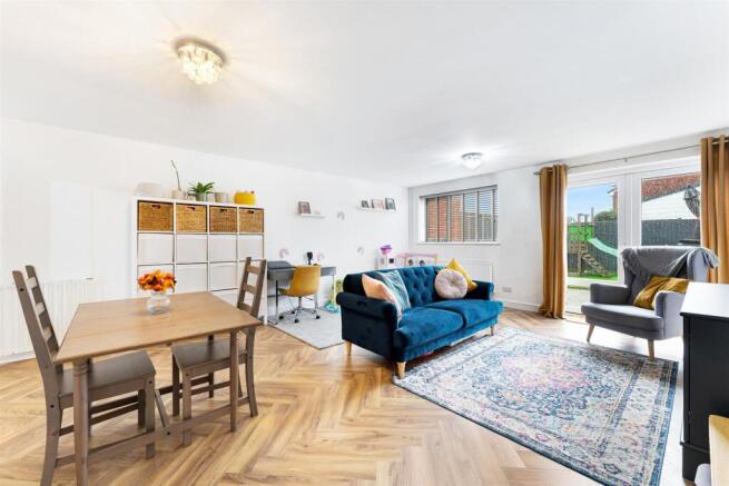 Lakeside View-Living room