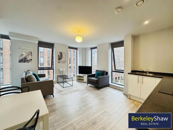 Kitchen diner/living area (2)