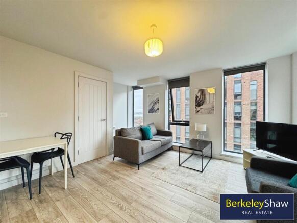 Kitchen diner/living area (4)